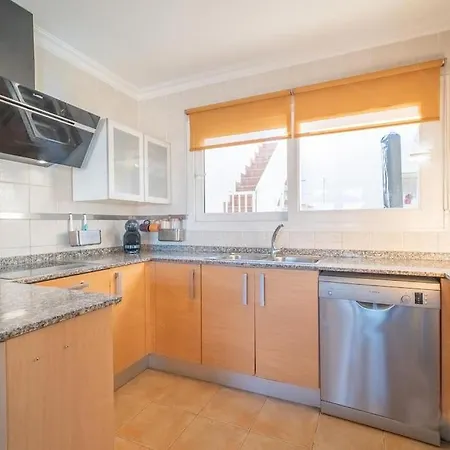Villa 4 Bed In Cala Llonga *