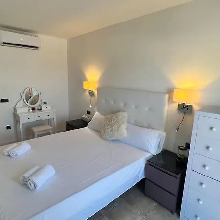 Willa 4 Bed In Cala Llonga *